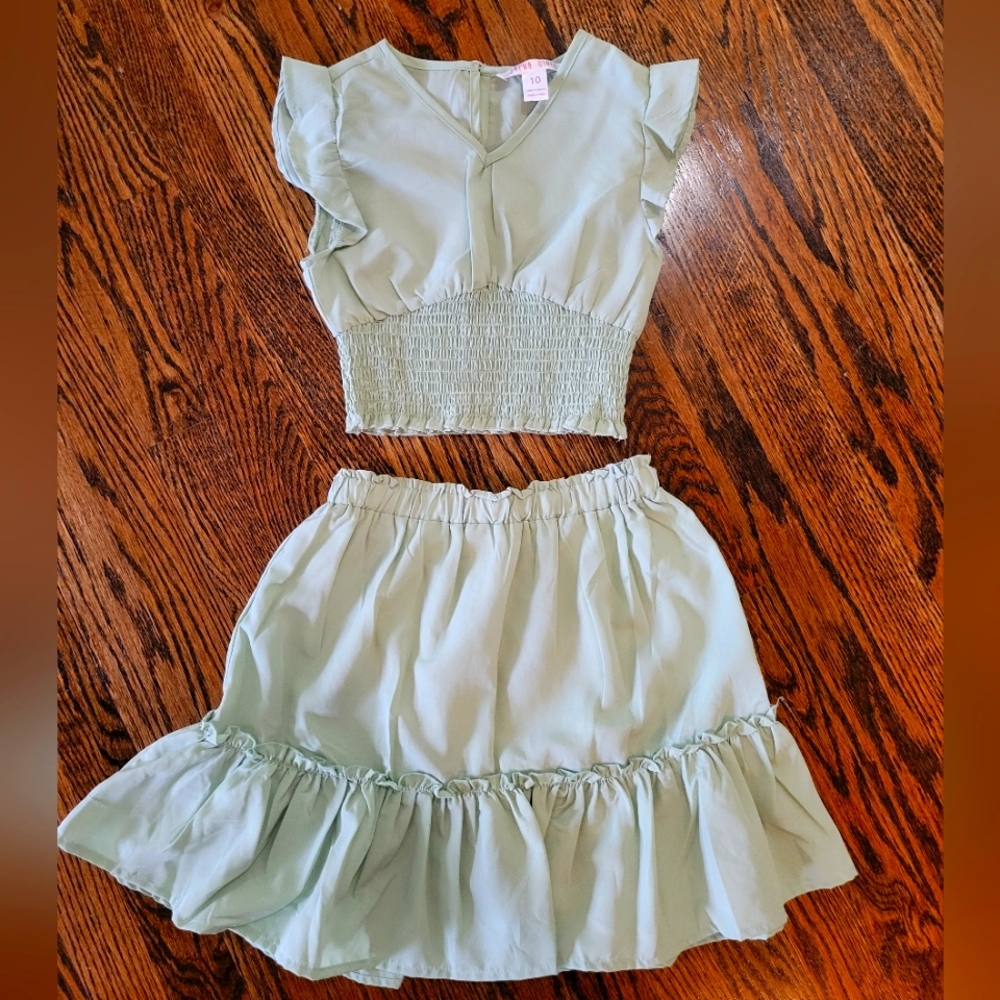Girls Skirt Set in Mint Green Size 10